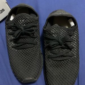 Men’s Adidas Size 8; PLEASE READ DESCRIPTION